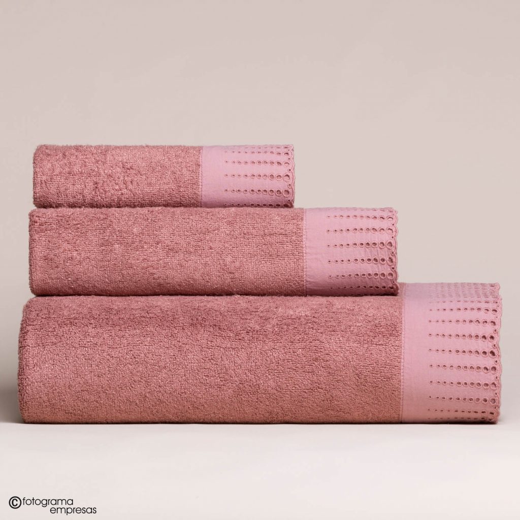 foto de producto de toallas de baño de la marca Cotton Artean realizada por Fotograma Empresas de Vitoria