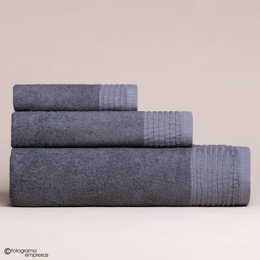 foto de producto de toallas de baño de la marca Cotton Artean realizada por Fotograma Empresas de Vitoria