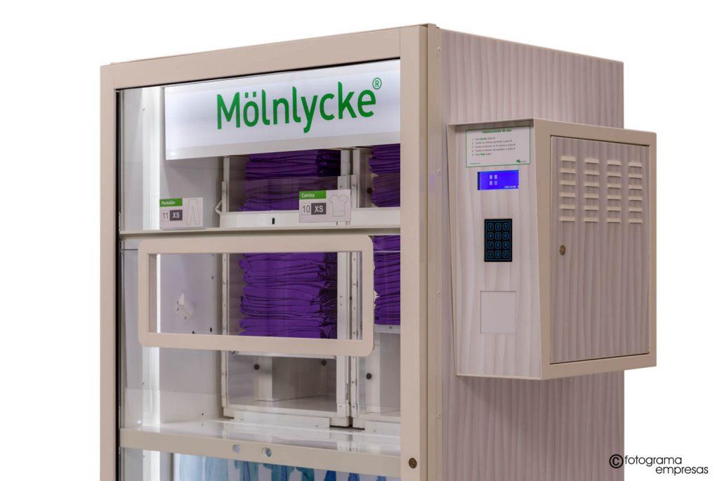 foto de producto maquina de vending de la marca Mölnlycke realizada por Fotograma Empresas de Vitoria