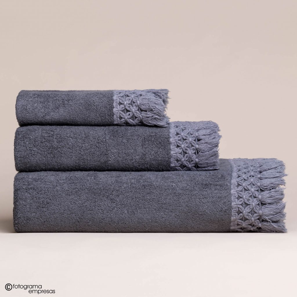foto de producto de toallas de baño de la marca Cotton Artean realizada por Fotograma Empresas de Vitoria