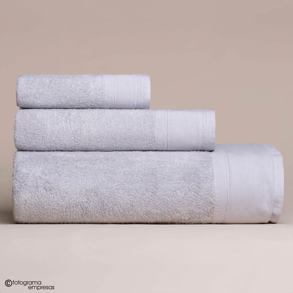 foto de producto de toallas de baño de la marca Cotton Artean realizada por Fotograma Empresas de Vitoria