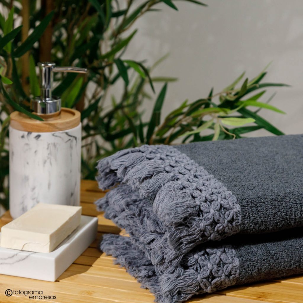foto de producto de toallas de baño de la marca Cotton Artean realizada por Fotograma Empresas de Vitoria