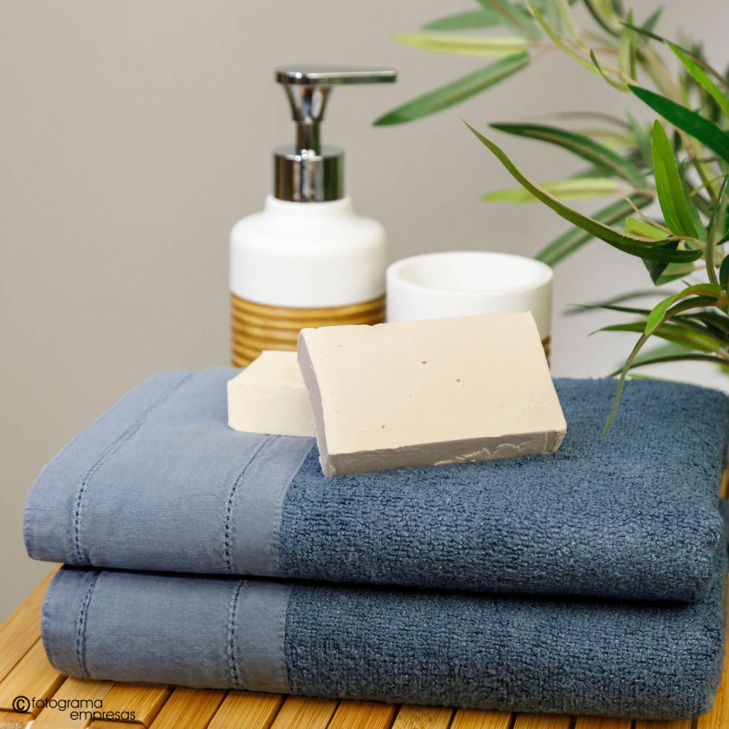 foto de producto de toallas de baño de la marca Cotton Artean realizada por Fotograma Empresas de Vitoria