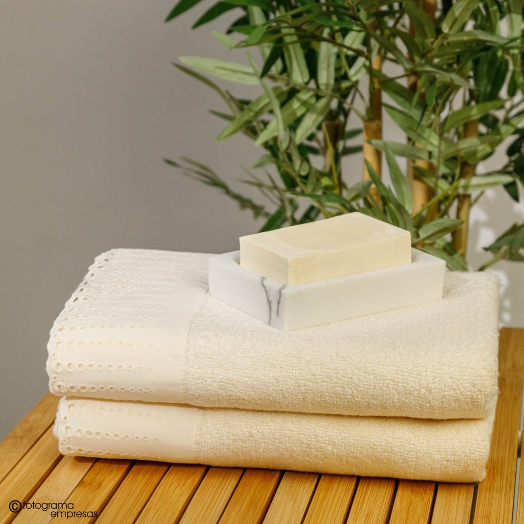 foto de producto de toallas de baño de la marca Cotton Artean realizada por Fotograma Empresas de Vitoria