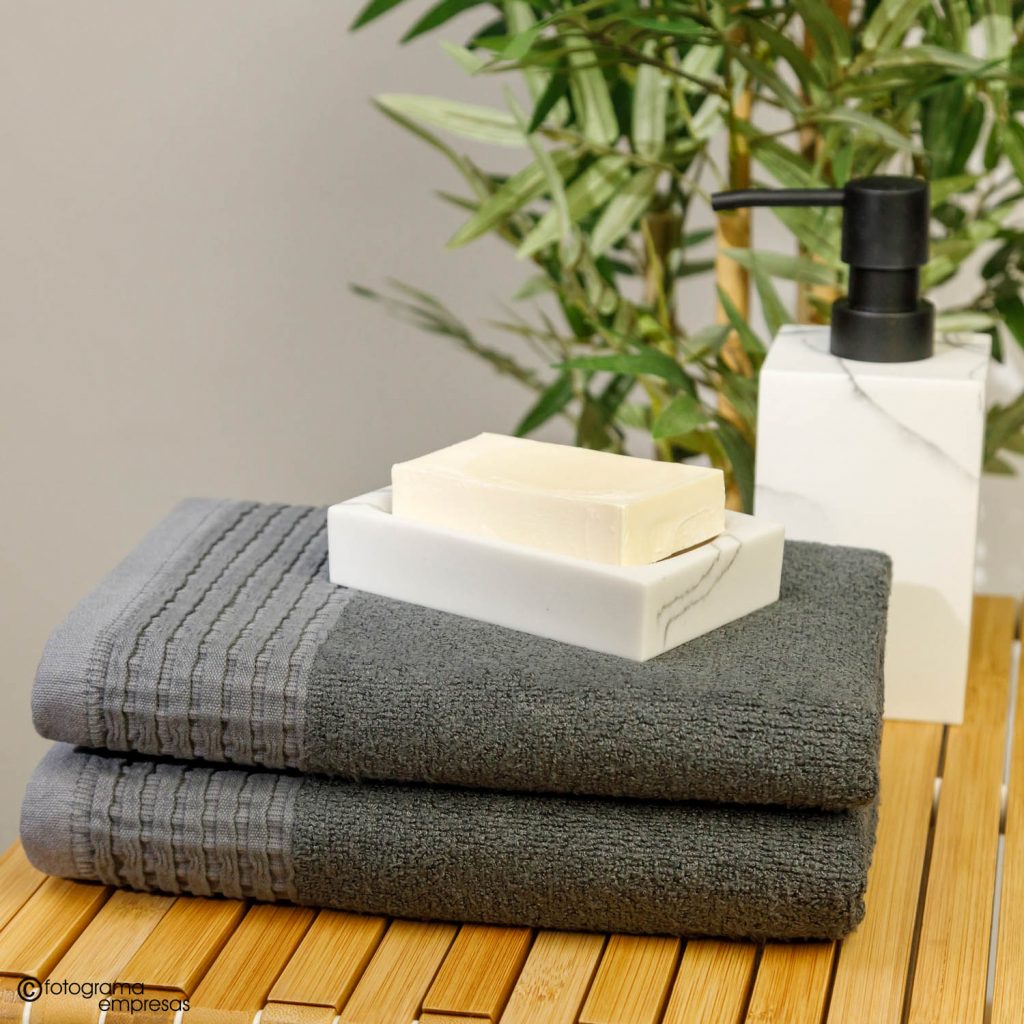 foto de producto de toallas de baño de la marca Cotton Artean realizada por Fotograma Empresas de Vitoria