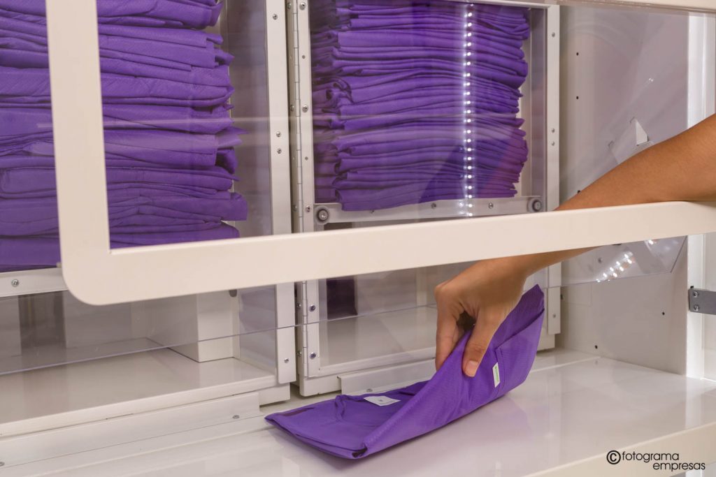 foto de producto maquina de vending de la marca Mölnlycke realizada por Fotograma Empresas de Vitoria