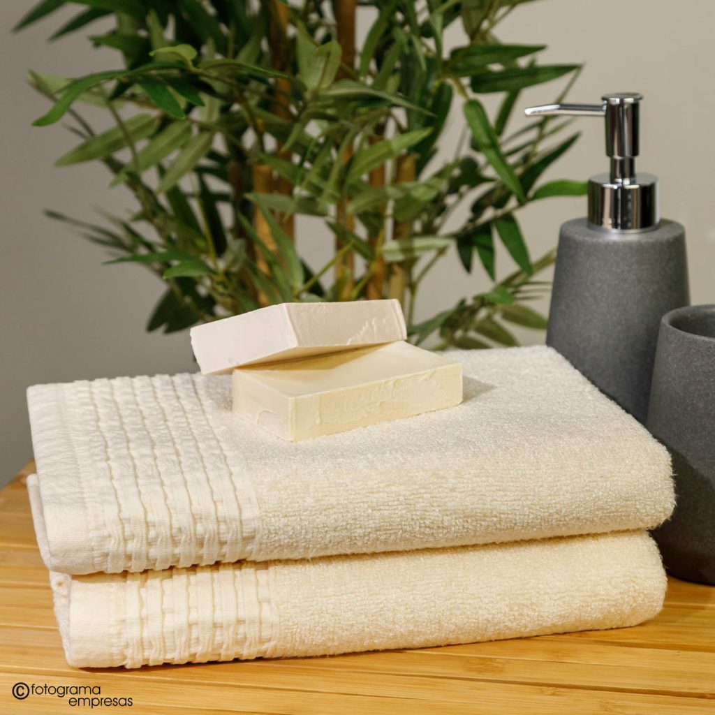 foto de producto de toallas de baño de la marca Cotton Artean realizada por Fotograma Empresas de Vitoria