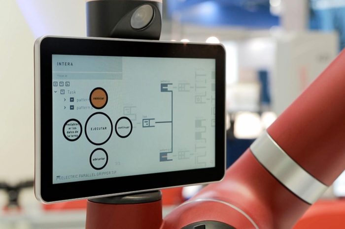 foto industrial de pantalla de control de robot realizada por fotograma empresas de vitoria
