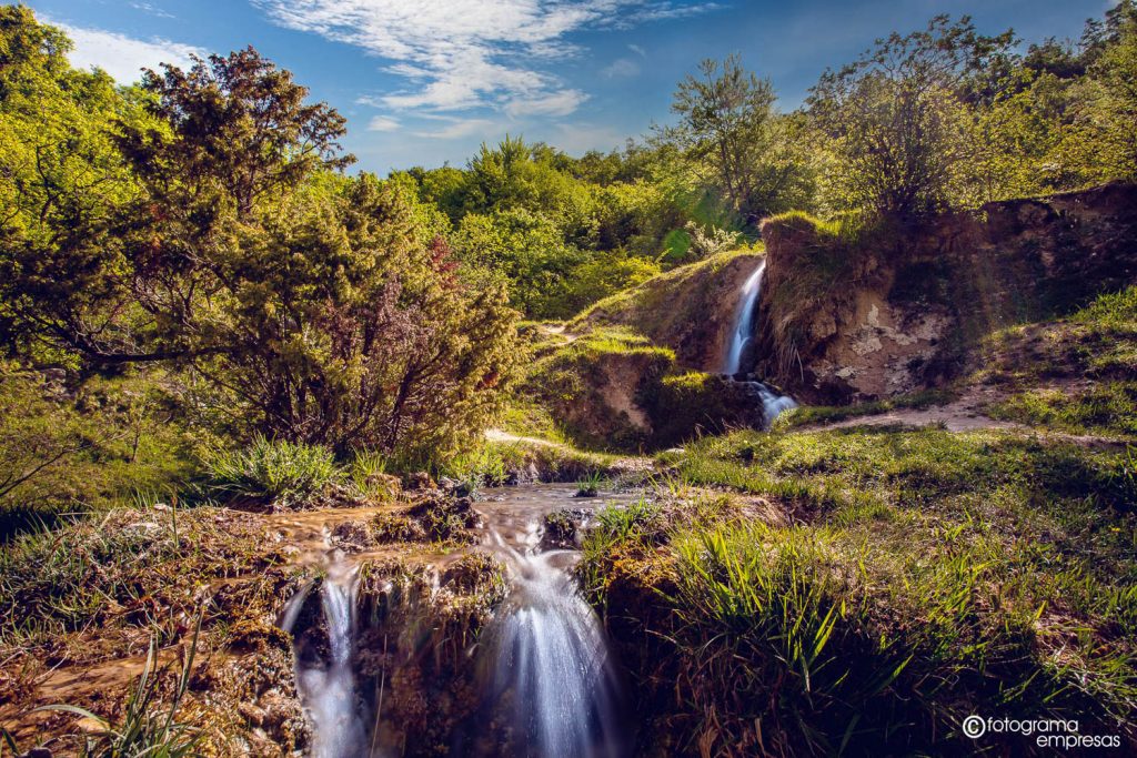 foto de cascada en la ruta g38 en okina realizada por fotograma empresas de vitoria