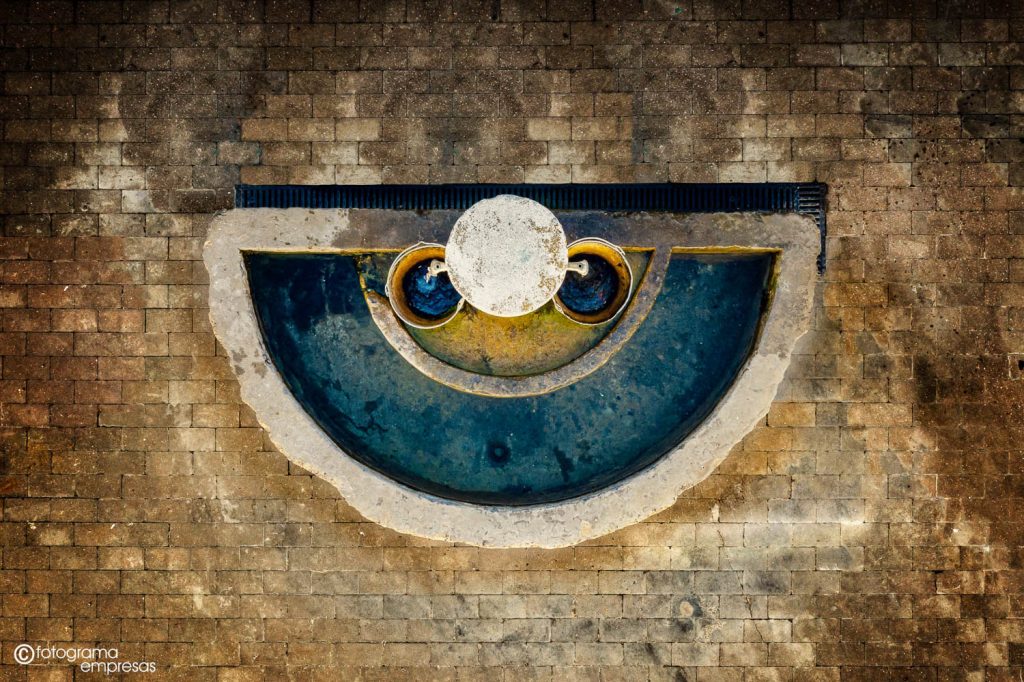 foto de la fuente que esta en el pueblo de korres en montaña alavesa realizada por fotograma empresas de vitoria