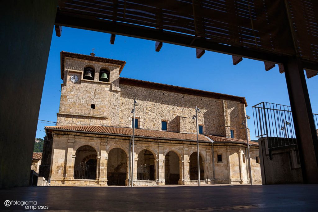 foto la iglesia de ullibarri arana en montaña alavesa realizada por fotograma empresas de vitoria