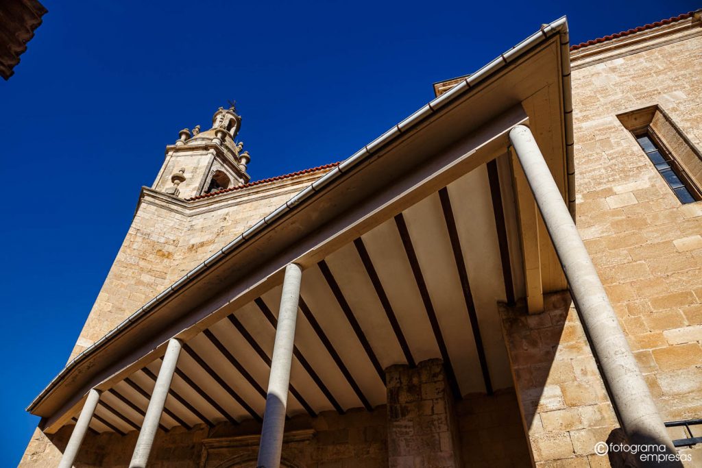 foto de la iglesia de payueta en montaña alavesa realizada por fotograma empresas de vitoria